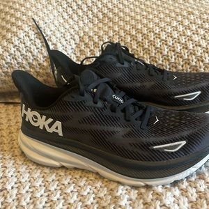 Women’s Black Hoka Clifton 9